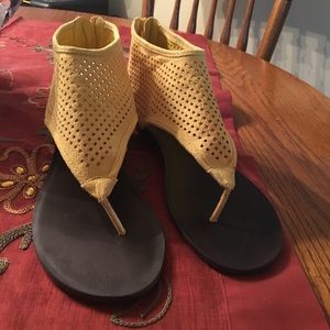 Madden girl yellow sandal shoe